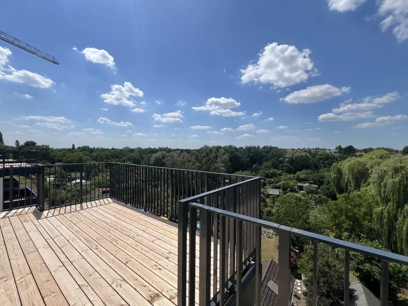 TOP moderne 2,5 Zi. DG-Wohnung 72 m2 im 4. OG, Dachterrasse, Lift, Tiefgarage, Erstbezug — photo 1
